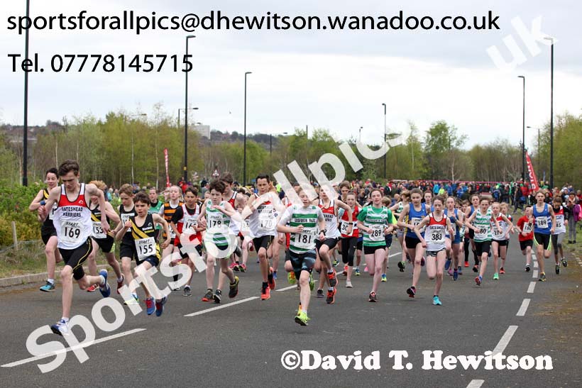 Boys and girls under-13s, Elswick Good Friday Road Races. Photo: David T. Hewitson/Sports for All Pics